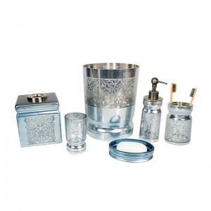 Set d'accessoires de salle de bain en verre